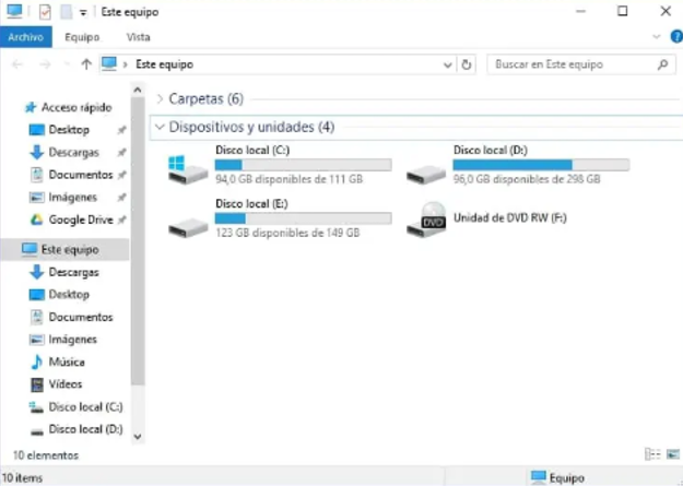 Vista de 'Este equipo' en el Explorador de archivos de Windows, mostrando las barras de capacidad y el espacio disponible en las diferentes unidades de disco.
